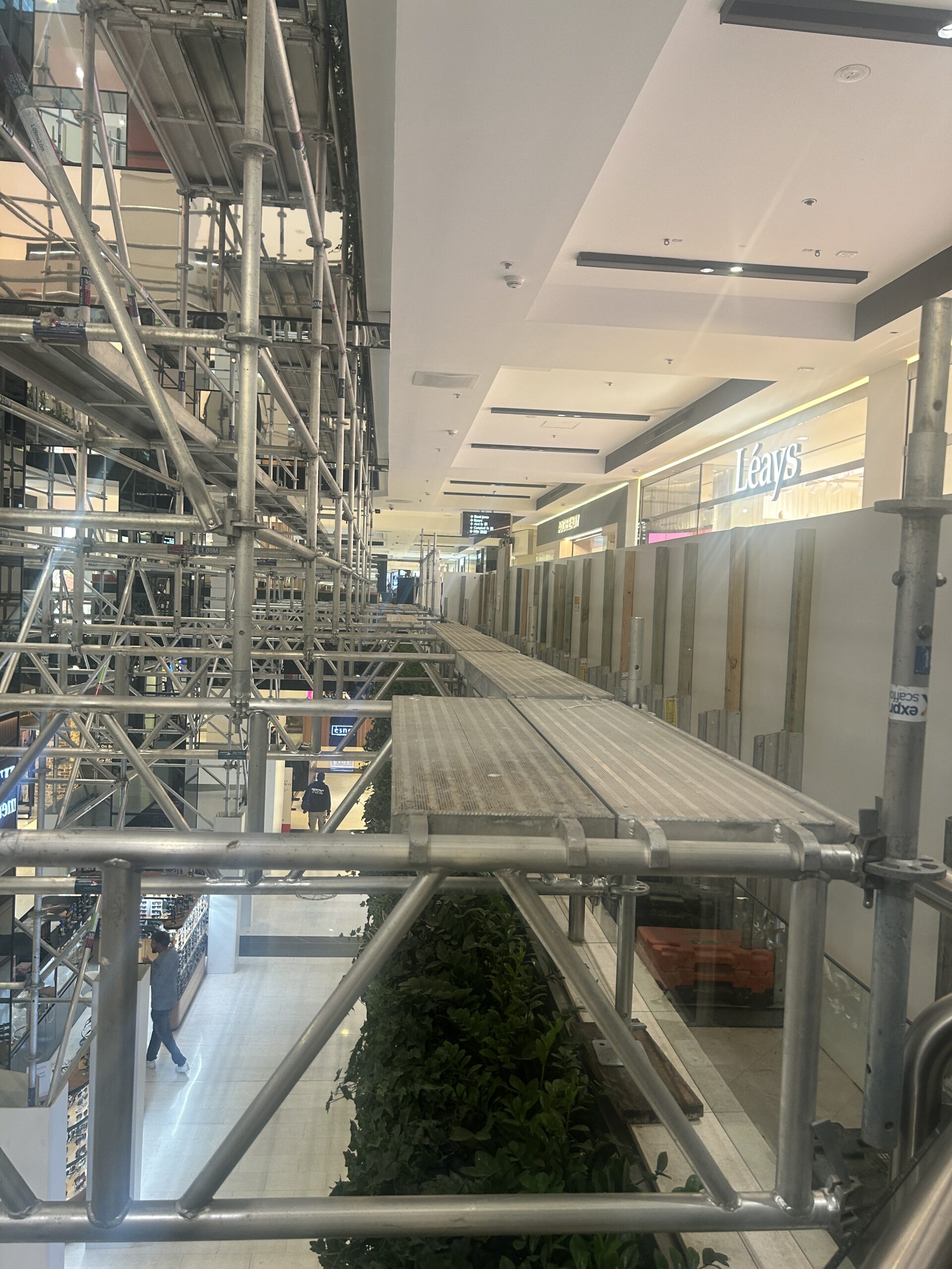 Aluminium Scaffold Landing Deck – Westfield Parramatta Retail Corridor Aluminium scaffold landing deck spanning retail corridor at Westfield Parramatta Sydney